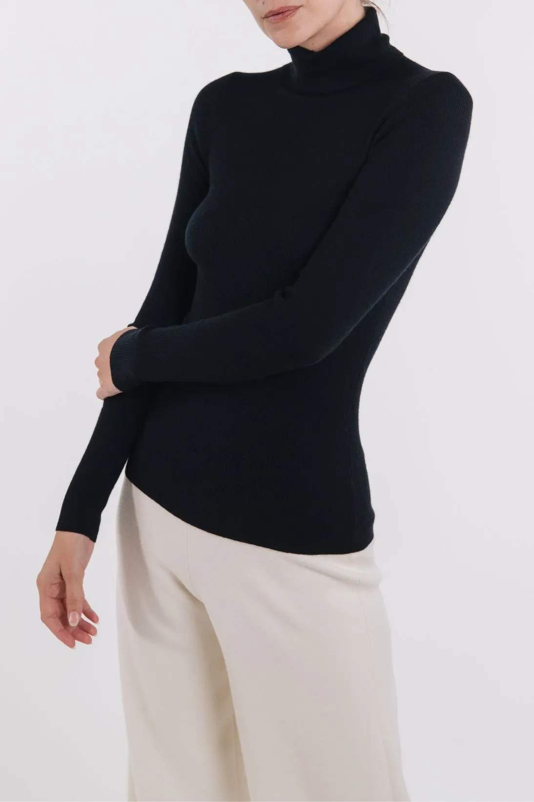 CASHMERE RIBBED TURTLENECK